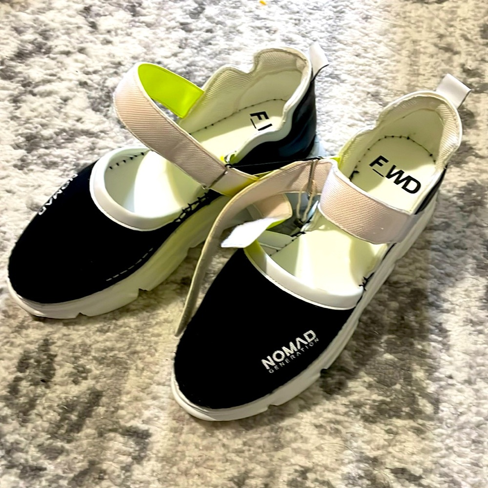 F_WD women’s platform sandal sneakers black and white nomads size 38